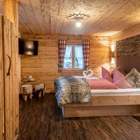 Almhotel Gruensteinblick 4*