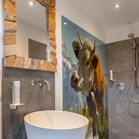 Almhotel Gruensteinblick 4*