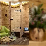 Almhotel Gruensteinblick - Adults Only Otel