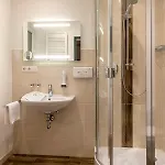 Almhotel Gruensteinblick - Adults Only 4* 国王湖