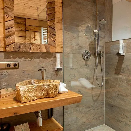 Almhotel Gruensteinblick - Adults Only Кёнигсзе